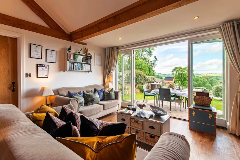 Luxury Cottage in Yorkshire: Hot Tub & Fireplace - Image 1