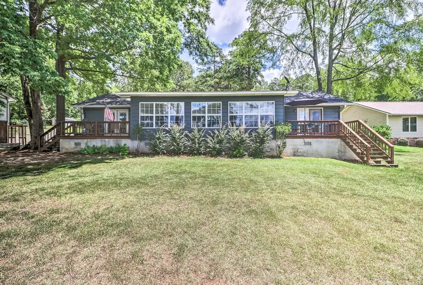 Waterfront Lake Sinclair Home w/ Boat Dock! - Image 1