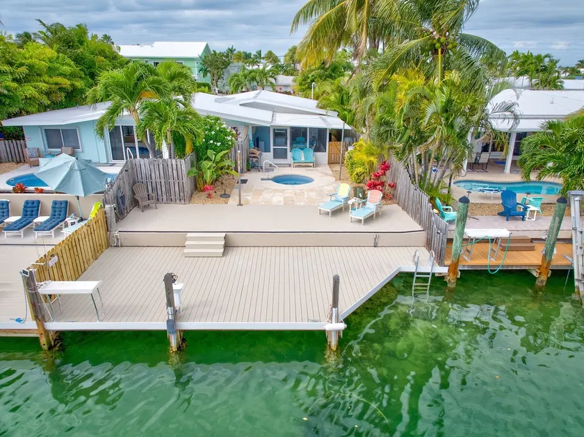 P38 - Charming 1 bedroom, waterfront duplex with p - Image 1