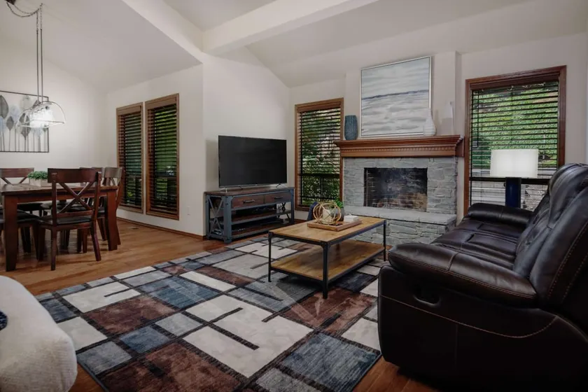Renovated Retreat, Gorgeous Huge Deck, Ping Pong - Image 1