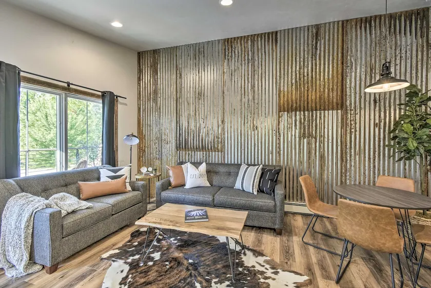 Elkhart Lake Townhome, Mins to Road America! - Image 1