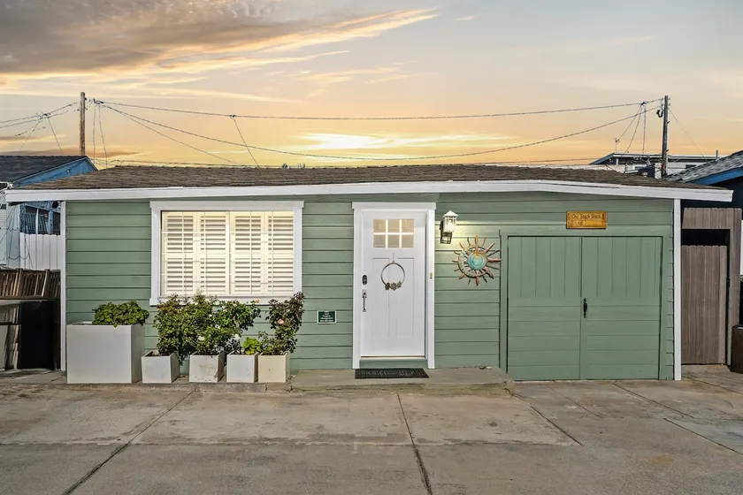 Beach Bungalow Steps to Sand+No Guest Fee - Image 1