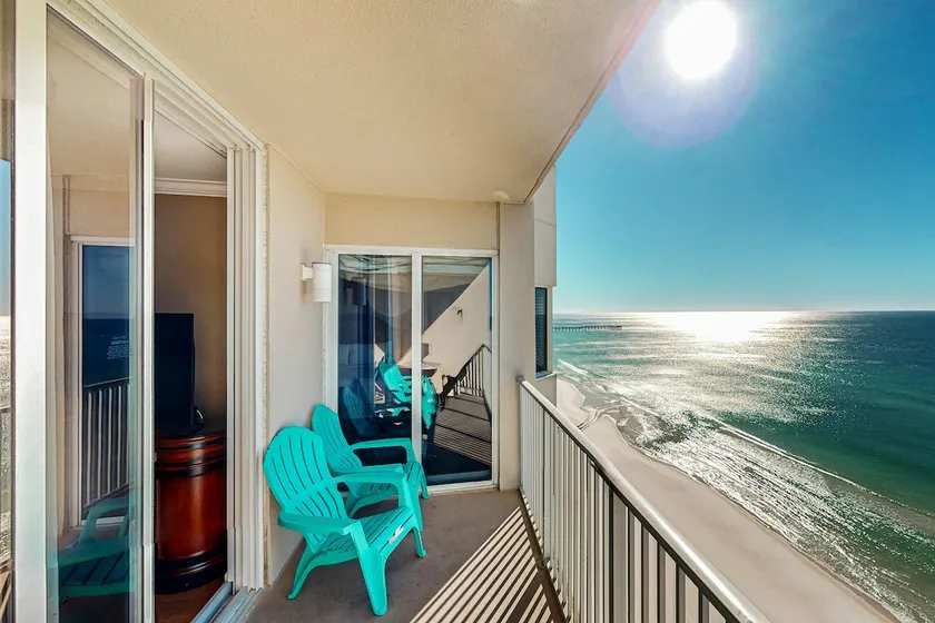 Exquisite gulf-front corner condo with beach service hot tubs & pools - Image 1
