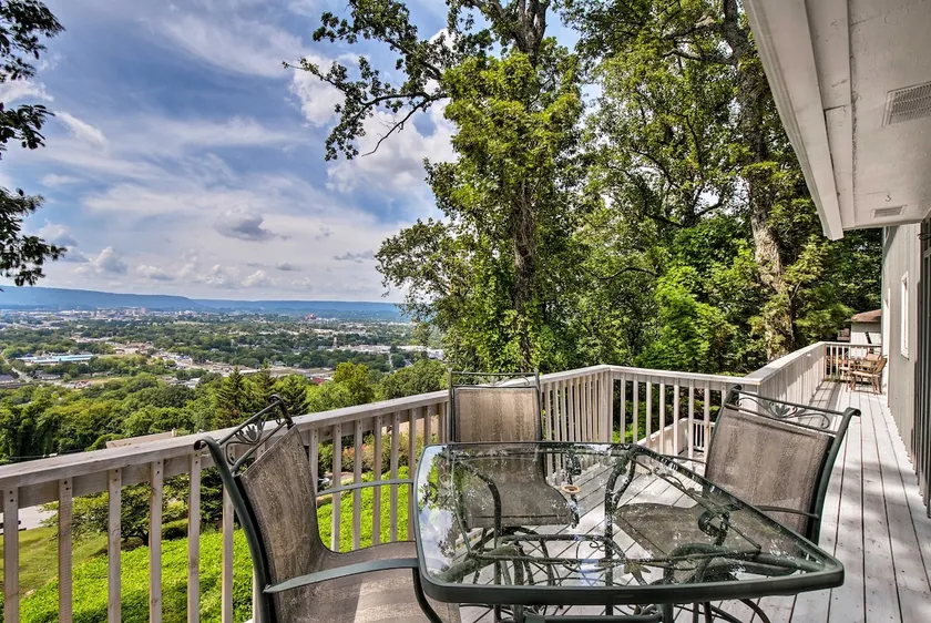 Stay Above it All! Modern Home on Missionary Ridge - Image 1