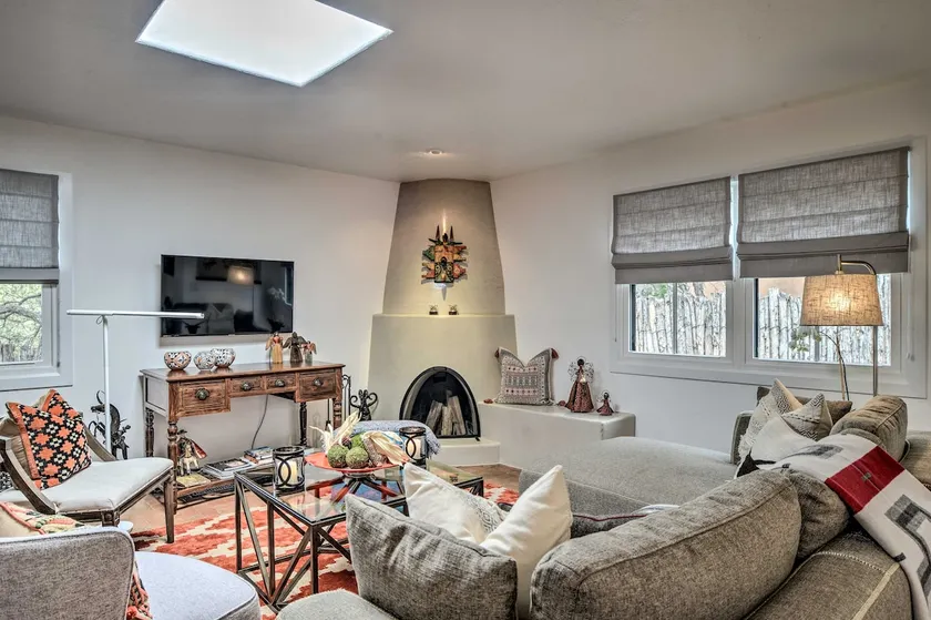 Modern Condo w/ Santa Fe Charm 1 Mi to Plaza - Image 1