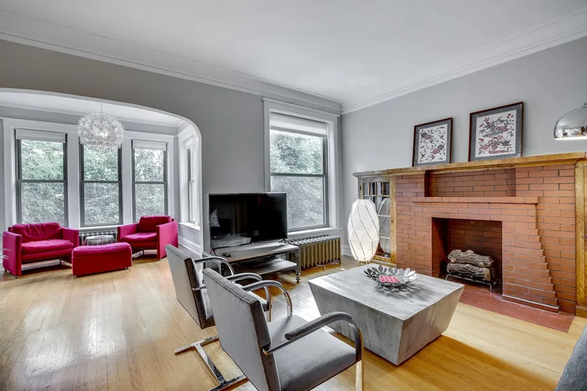 Comfortable Vintage North Side Retreat for 8 - Image 1