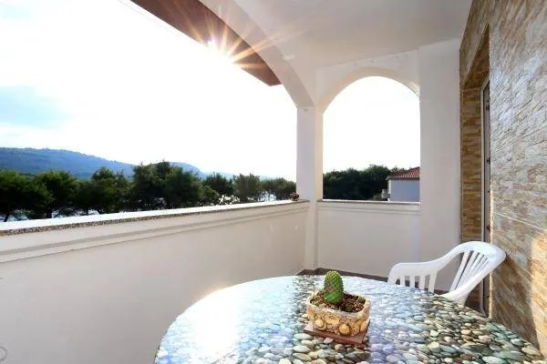 Holiday apartment with barbecue, garden & terrace - Image 1
