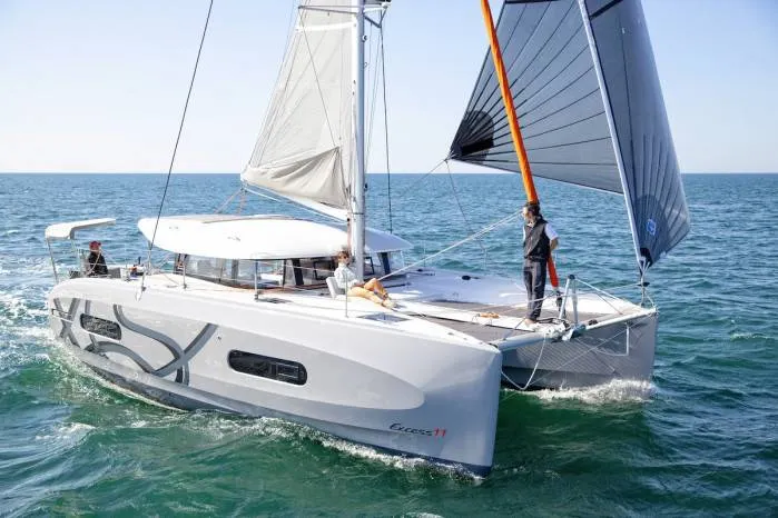 Boat | Beach nearby - Image 1