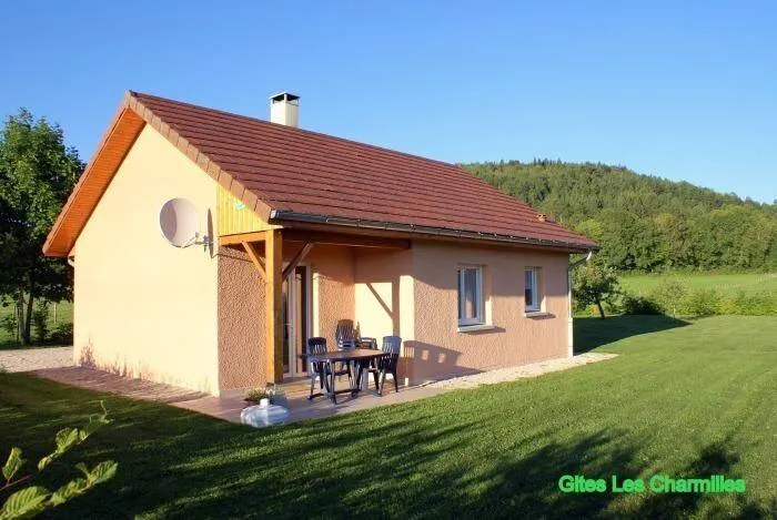 Holiday home with terrace, garden & barbeque | Garden view - Image 1