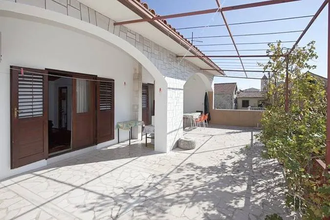 Dedicated room with garden - Image 1