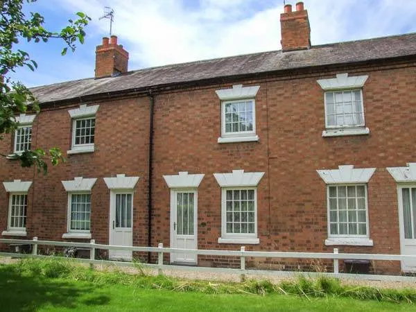 Child-friendly cottage with garden - Image 1