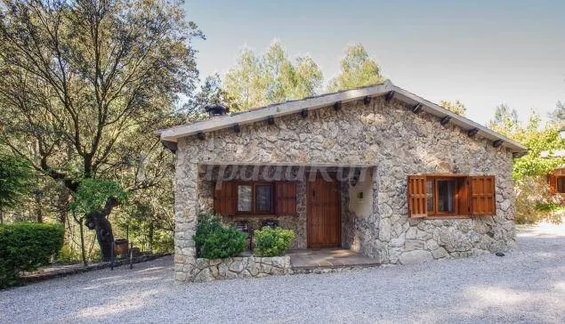 Cottage with terrace, barbecue & garden | Mountain view - Image 1