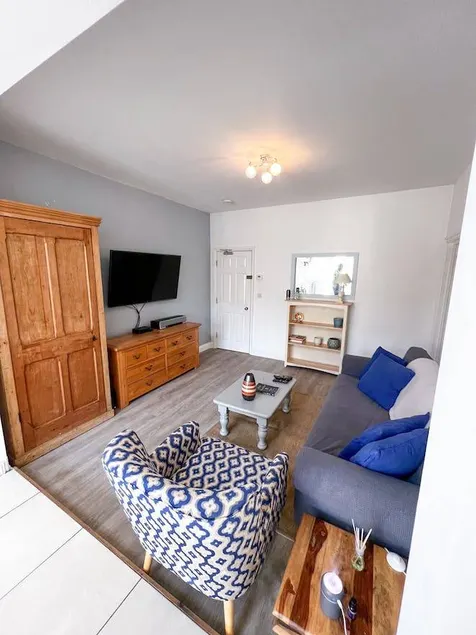 Apartment with garden - Image 1