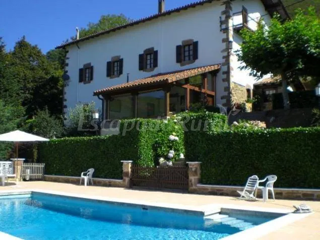 Landhaus mit Garten, Terrasse und Pool | Gartenblick - Image 1