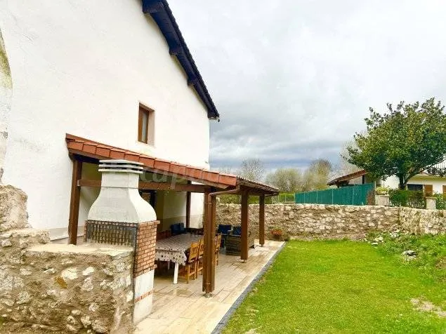 Cottage with BBQ, garden & terrace | Mountain view | Pet-friendly - Image 1