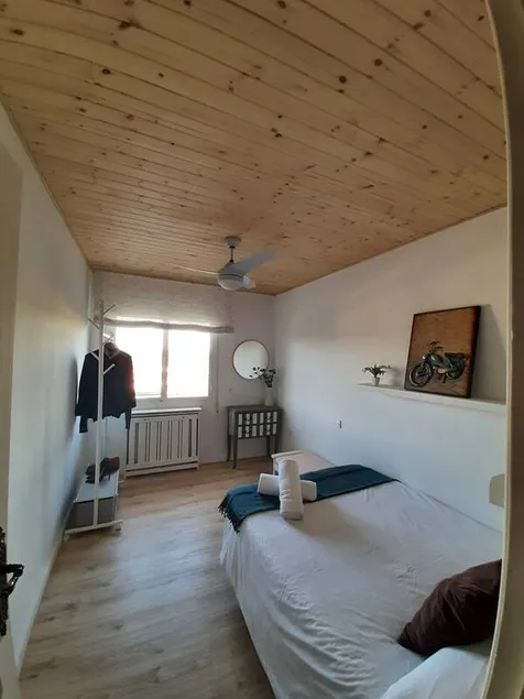 Dedicated room with pool & garden - Image 1