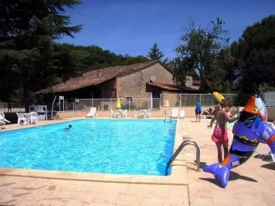 Gite with pool, garden & sauna | River view - Image 1