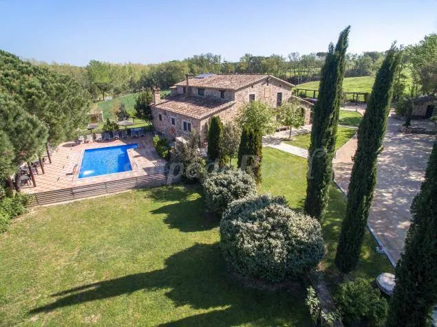 Cottage with BBQ, terrace & pool | Garden view - Image 1