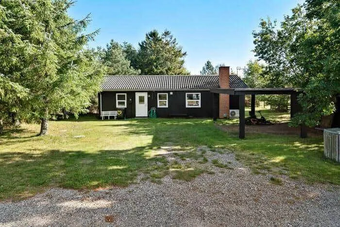 House with barbecue - Image 1