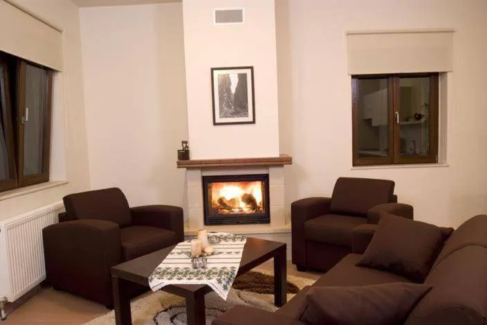 Family-oriented big villa with terrace | Mountain view - Image 1