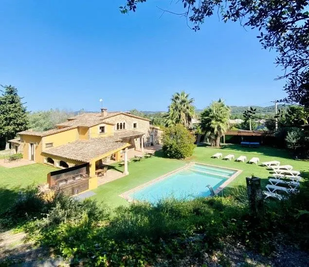 Cottage with BBQ, garden & pool | Nature view - Image 1