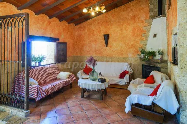 Cottage avec terrasse, jardin et piscine | Vue montagne - Image 1