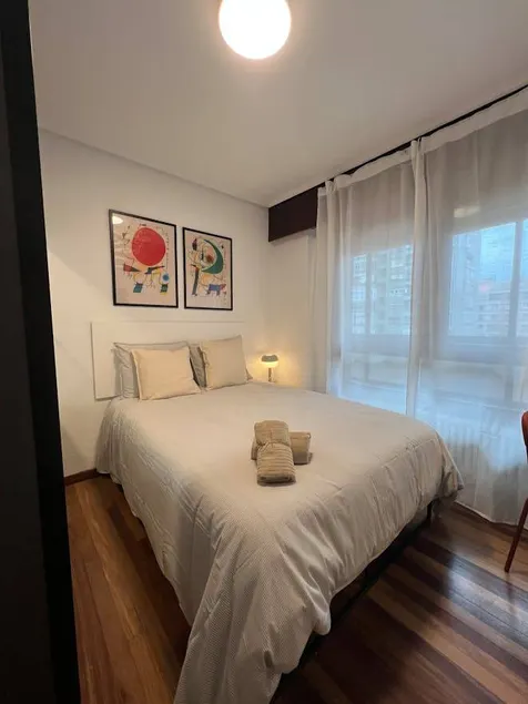 Private room | Close to Plaza Nueva - Image 1