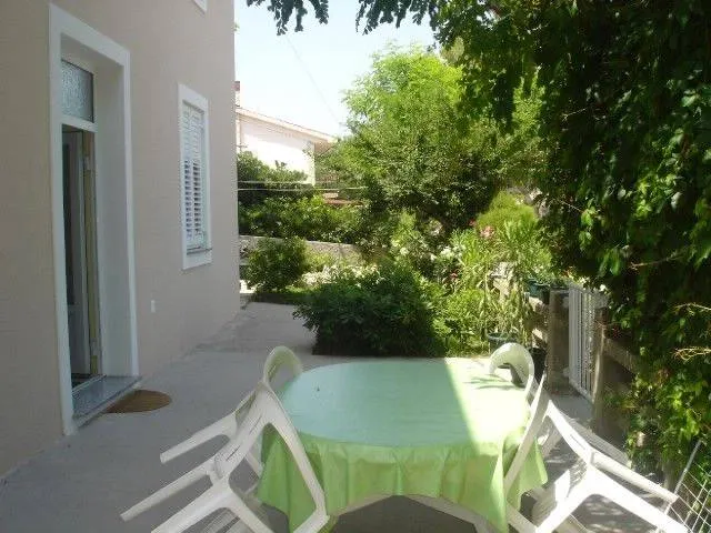 Flat with terrace & barbecue | Garden view - Image 1