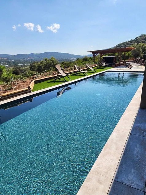 Family-friendly house with private pool, terrace & garden | Water view - Image 1