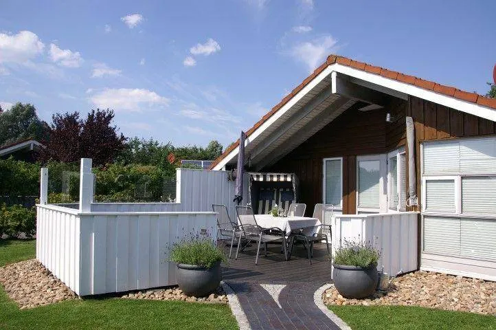 House with garden, terrace & BBQ | Lake view - Image 1