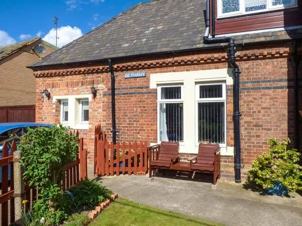 Cottage with garden - Image 1