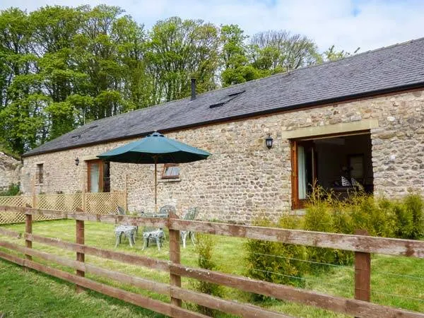Cottage avec jardin et terrasse - Image 1