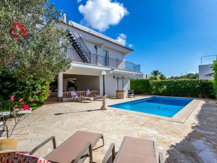 Child-friendly wonderful villa with terrace, private pool & garden | Dogs allowed - Image 1