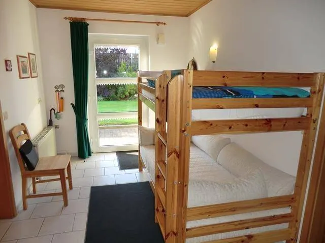 Holiday apartment with barbeque, garden & terrace - Image 1