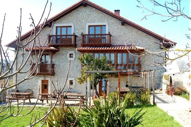 Casa rural apta para familias con terraza, barbacoa y jardín | Vistas a la montaña - Image 1