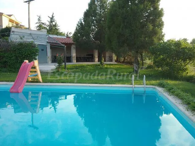Cottage with pool, garden & barbeque | Garden view | Pets are welcome - Image 1