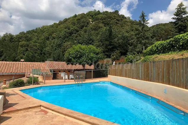 Family-friendly nice cottage with pool, terrace & barbecue | Mountain view | Pets allowed - Image 1