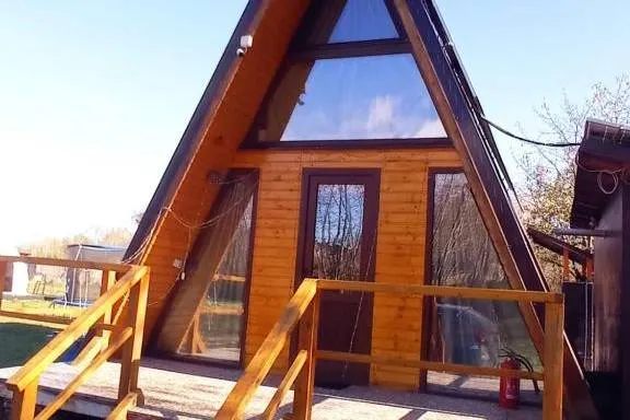 Cabin with pool, garden & sauna | Mountain view - Image 1