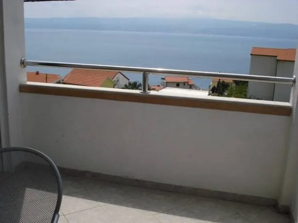 Beautiful holiday apartment with garden, barbecue & fast internet | Sea view | Next to the beach - Image 1