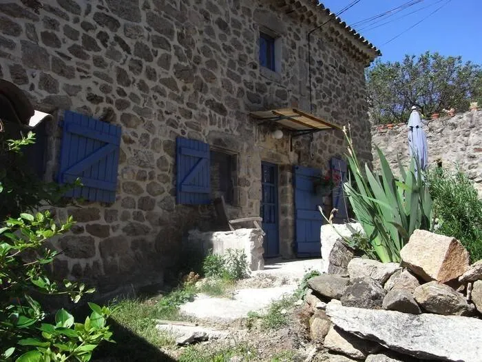 House with BBQ & garden - Image 1