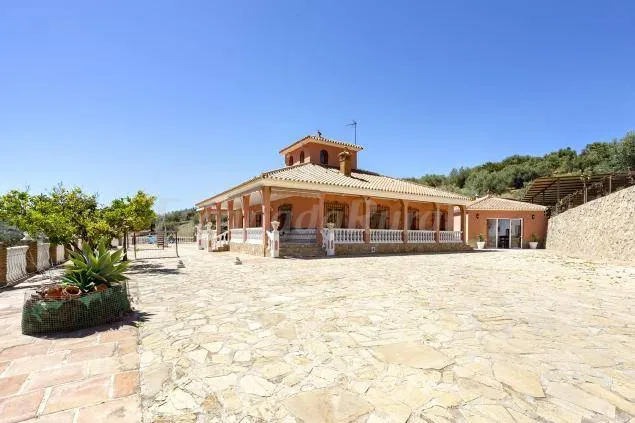 Cottage with barbeque, pool & garden | Mountain view - Image 1