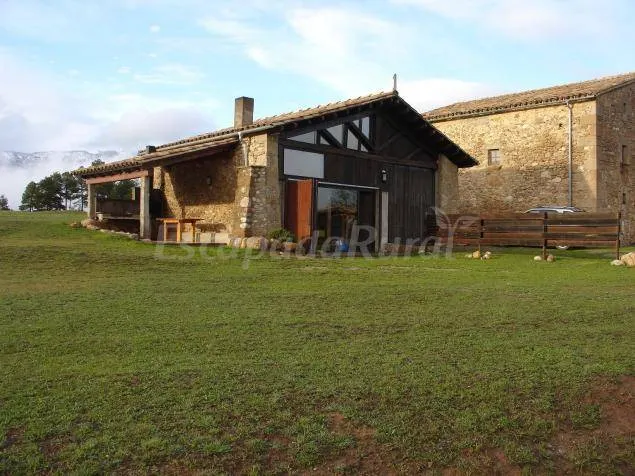 Cottage avec jardin, piscine et barbecue | Vue montagne - Image 1