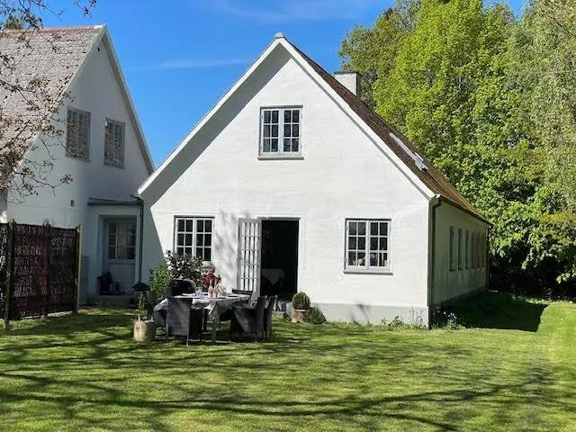House with garden, BBQ & terrace - Image 1
