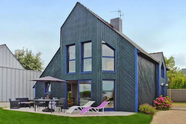 Fully equipped spacious house with sauna, terrace & garden | Sea view | Beach nearby - Image 1