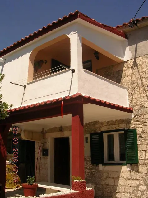 Holiday apartment with garden - Image 1