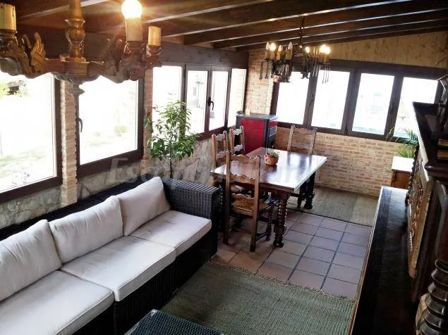 Nice cottage with barbeque, garden & pool | City view - Image 1