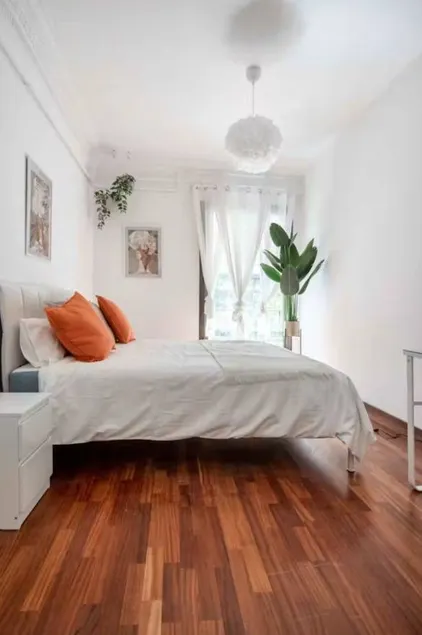 Spacieuse chambre privée avec terrasse | Avec animaux acceptés - Image 1