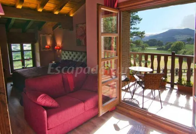 Lovely cottage with garden, terrace & barbeque | Lake view - Image 1