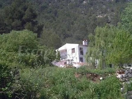 Cottage with pool, terrace & barbeque | Garden view - Image 1