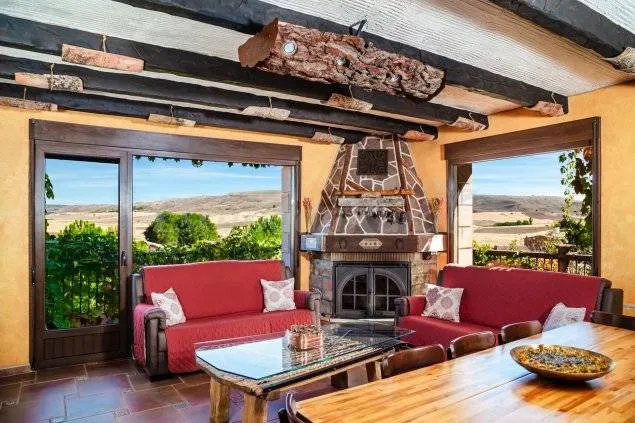 Cottage avec jardin, piscine et terrasse | Vue nature - Image 1